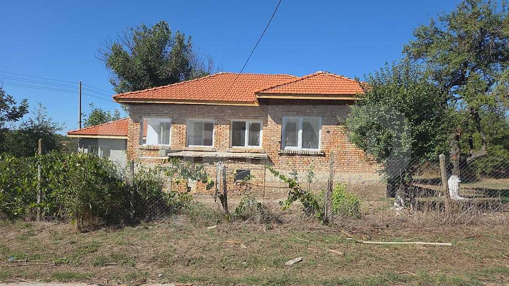 Продава се Къща в с. Червенци, Област Варна - 120 кв.м за 319 €/кв.м - Снимка #1