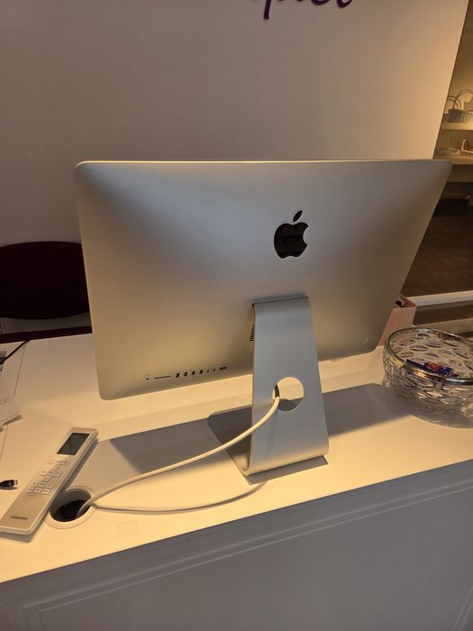 Продам Apple iMac 21.5" Retina 4K (2017