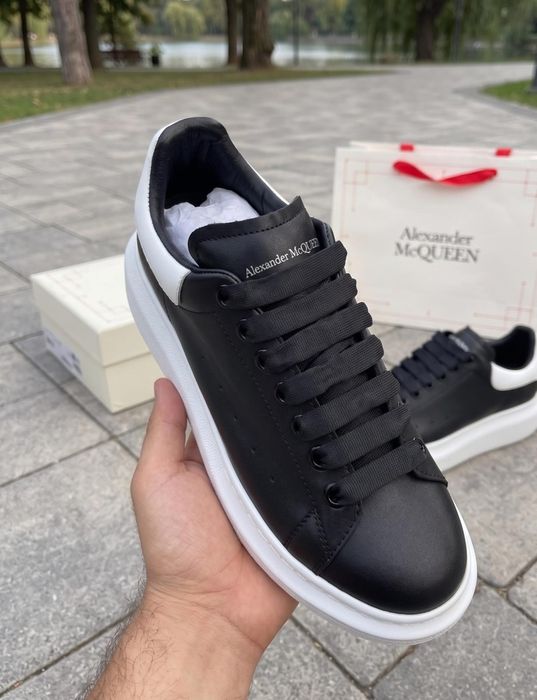 Adidasi Alexander Mcqueen Negru Alb - Full Box
