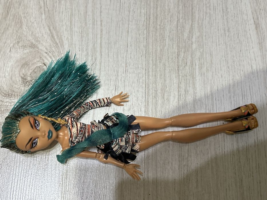 Продавам кукли bratz и monster high g1 и ever after high
