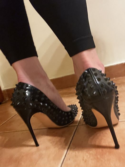 Дамски обувки на тънък ток