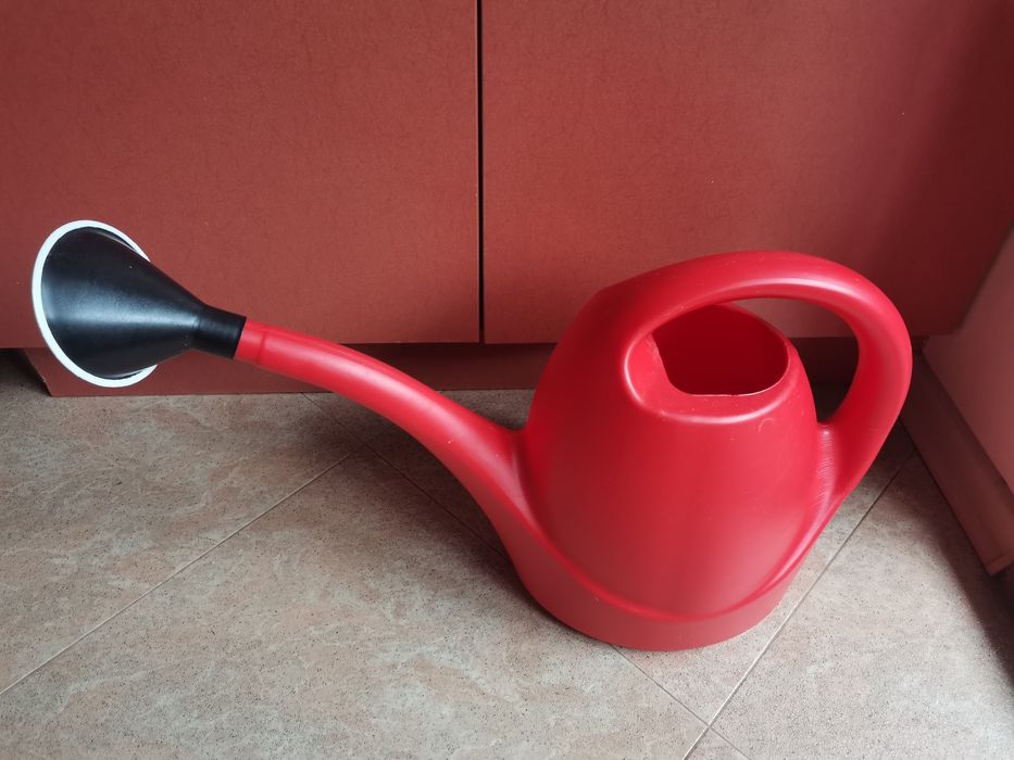 Пластмасова лейка за градина или тераса