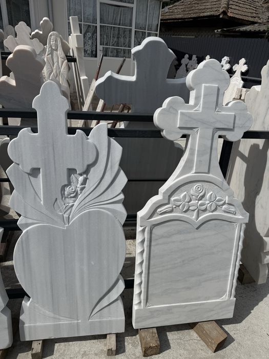 Monumente funerare din marmură – producător direct