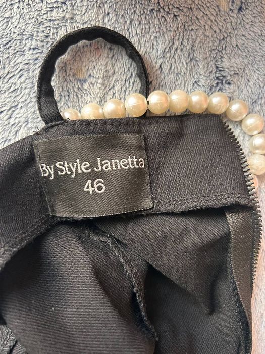 Женское платье до колена