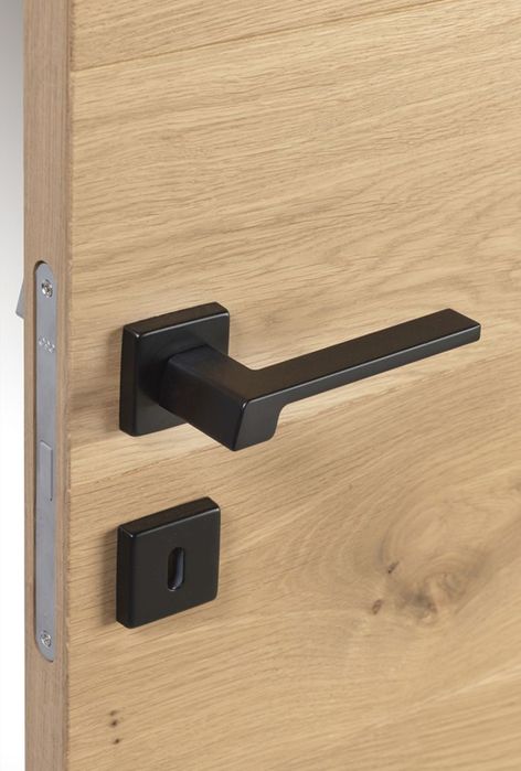 Zamok eshik pluntus perila o‘rnatamiz