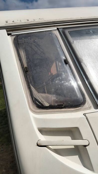 Geam frontal dreapta rulotă