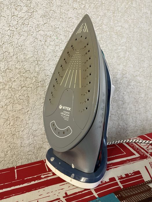 Продам утюг.        .