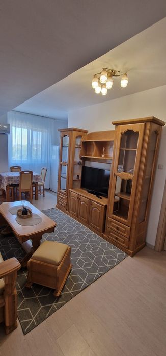 Inchiriez apartament cu 3 camere