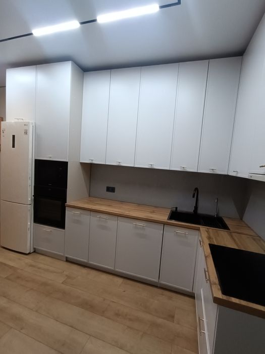 Продам кухонный гарнитур с техникой