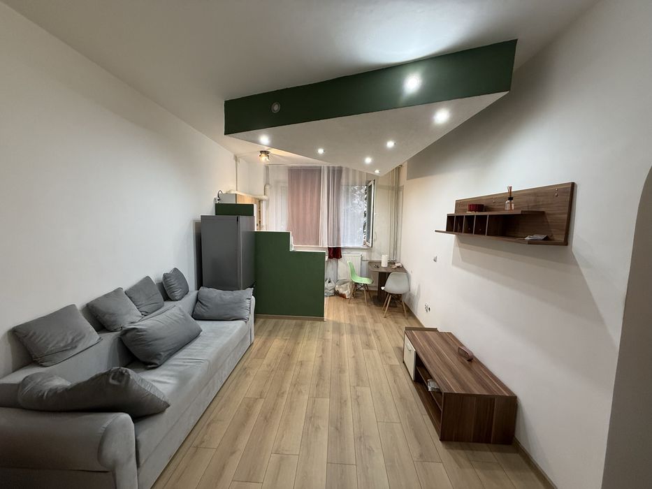 Inchiriez apartament cu 2 camere, parcare privata