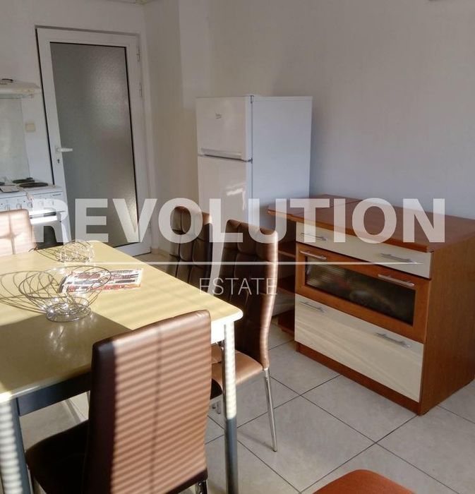 Дава се под наем Тристаен апартамент в Варна, Погреби - 65 кв.м за 458.49 € - Снимка #2
