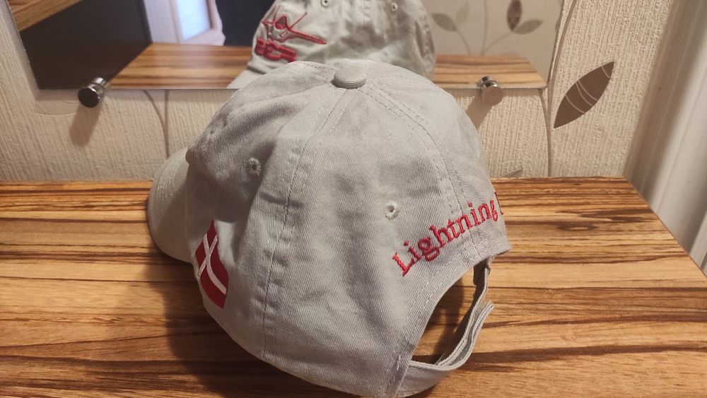 Шапки със козирка