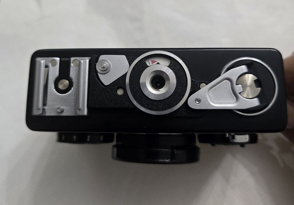 Продавам рядък филмов фотоапарат Rollei 35 SE (Made by Rollei Singapore) – Черен