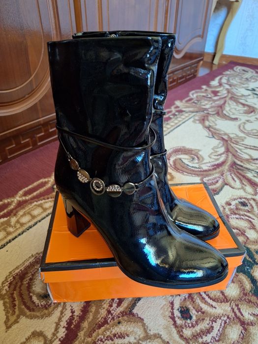 Ayollar uchun etik, qishki, holati yangi, koja etik,firmasi Silvia