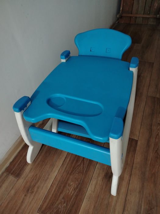 Продам детский столик.