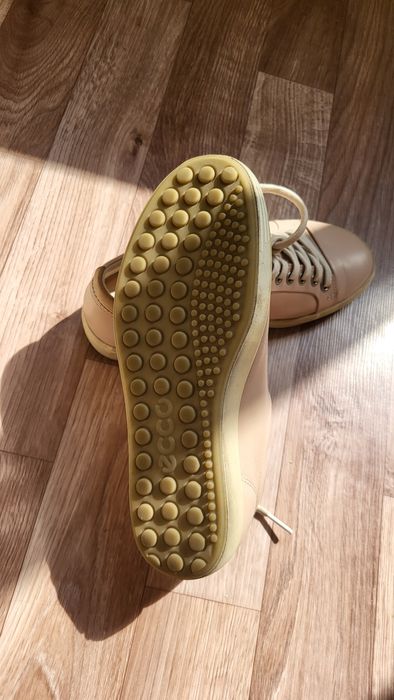 Продам кроссовки