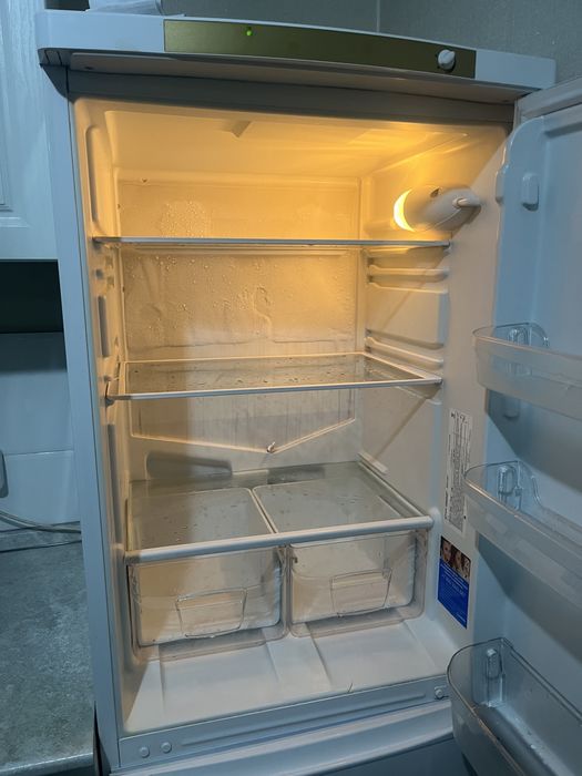 Продам холодильник Indesit