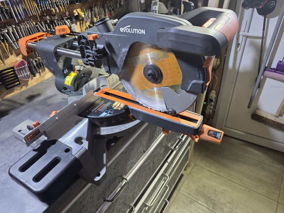 Fierastrau circular stationar Evolution R255SMS