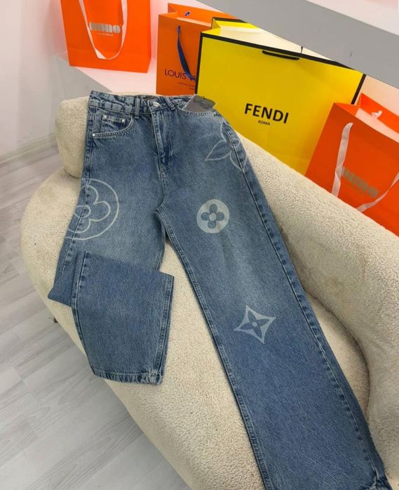 Дамски топ модели дънки