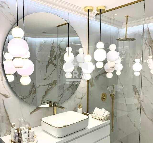 Ексклузивен дизайнерски апартамент с панорамна тераса в широкия център