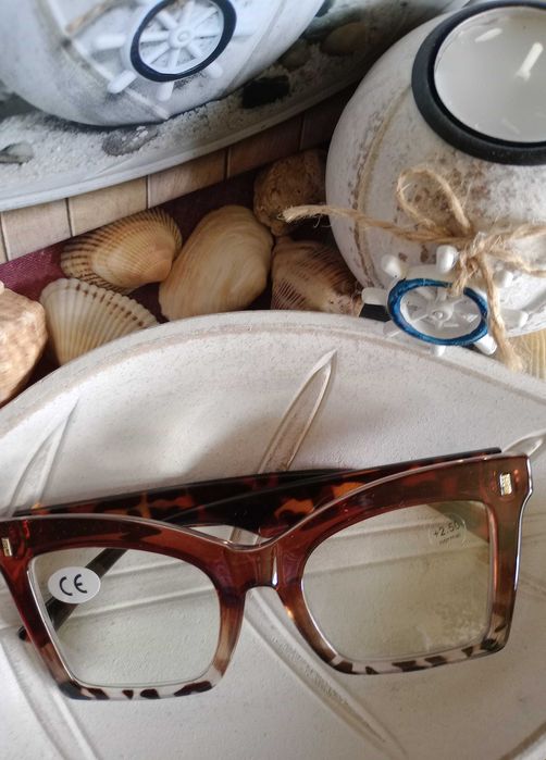 Дамски модерни очила с диоптър