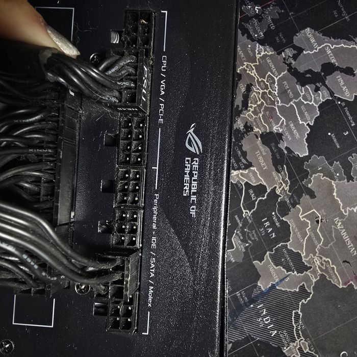 Sursă Asus 750w modulară