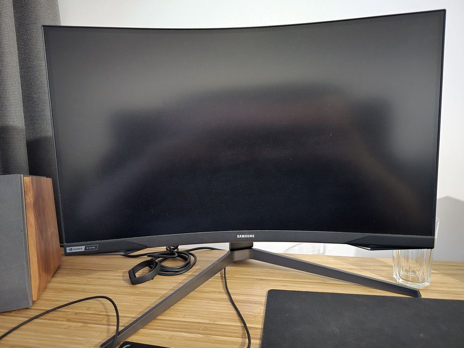 Monitor LED Samsung Gaming Odyssey 7, 27inch, 240hz
Curbat 27 inch QHD VA 1 ms 240 Hz HDR FreeSync Premium
Pro & G-Sync Compatible - LC27G75TQSPXEN