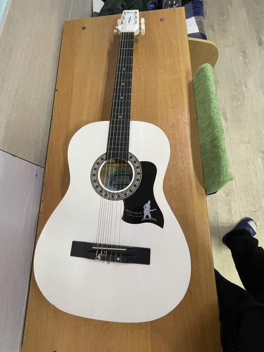 Гитара акустическая