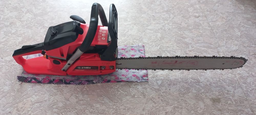 Продам бензопилу Stark ST-5220