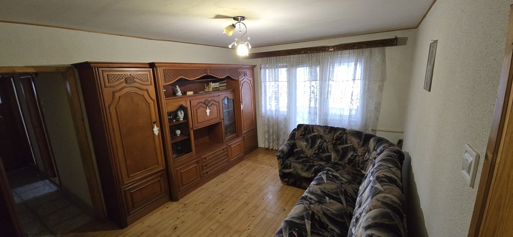 Inchiriez 3 camere bloc vechi