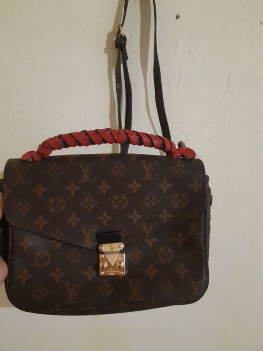 Ар турли Сумкалар сатылады.