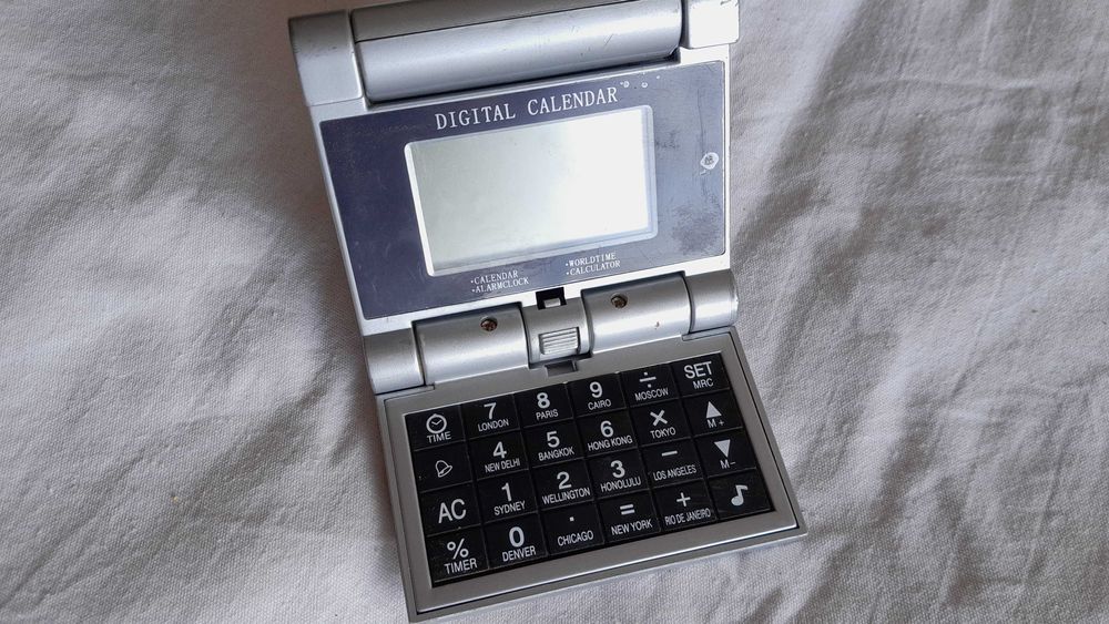 Дигитален джобен календар органазйер