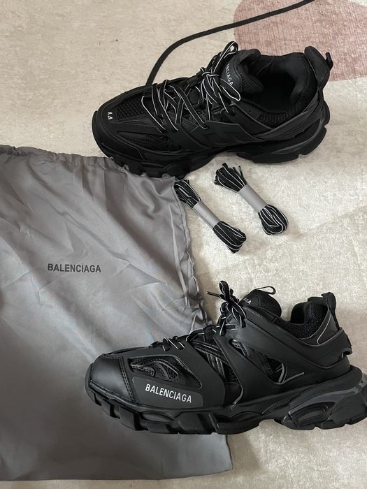 balenciaga track