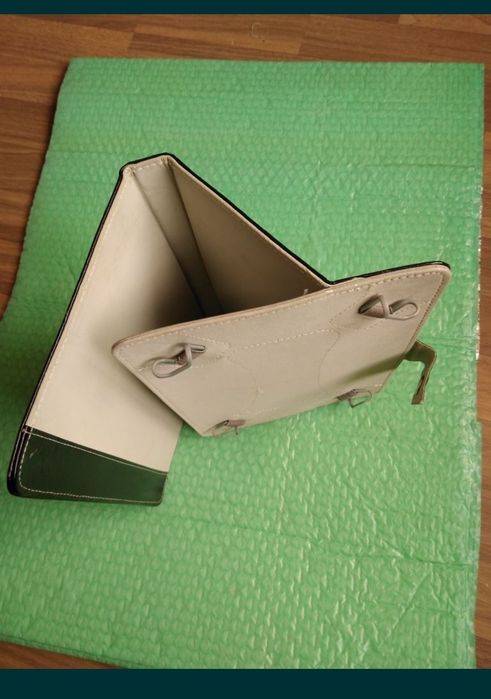 Husă tabletă. Flexibilă, reglabila, retractabilă, sistem suporți regl