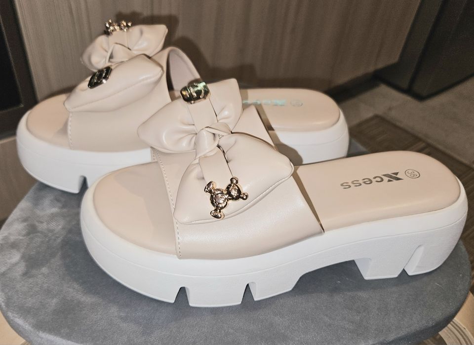 Дамски кожени чехли Xcess ,38номер,Нови.Цена 25лв..