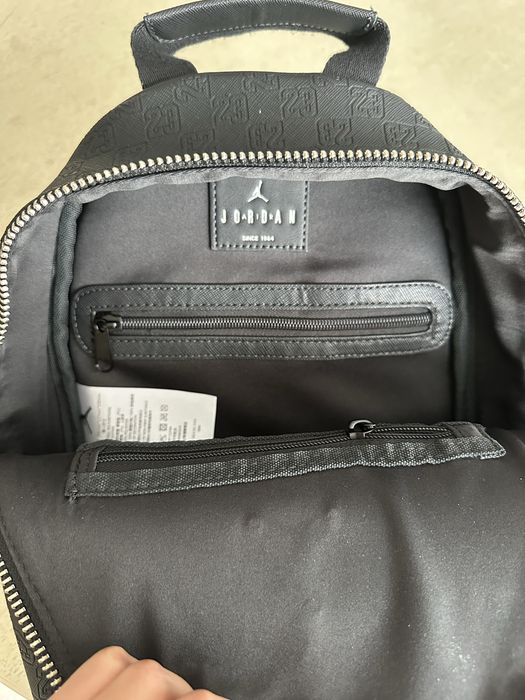 Продам сумку/рюкзак Jordan оригинал