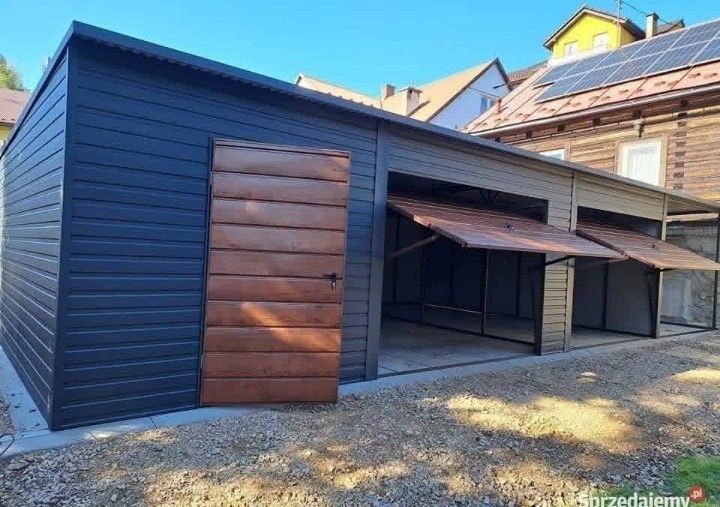 Vând garaj auto pe structură metalică învelit cu panou sandwich