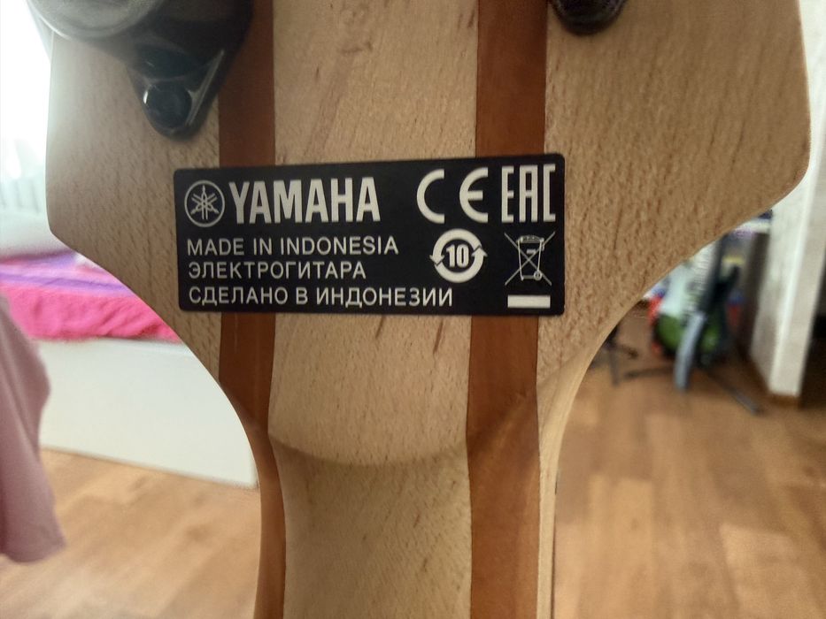 Бас гитара Yamaha TRBX304 Black
