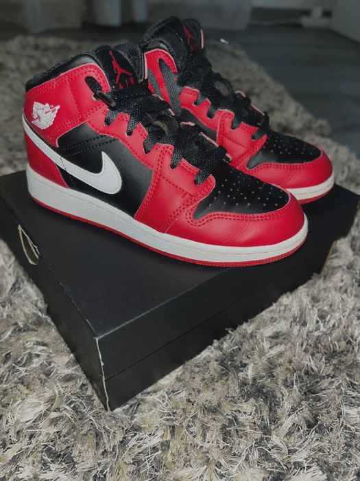 NEGOCIABIL Nike Air Jordan 1 Mid – Mărimea 35.5 – Stare impecabilă / Ca noi
