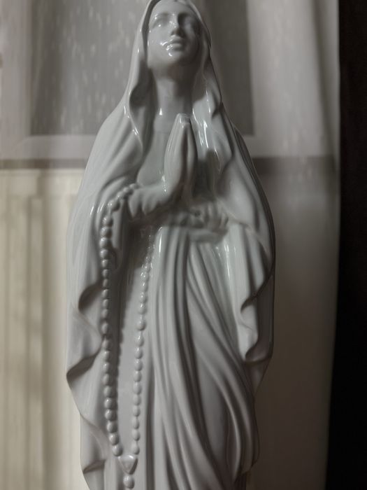 Statueta din portelan noua