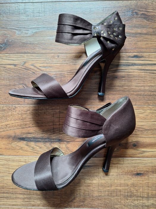 Sandale maro cu funde si strasuri Nina USA