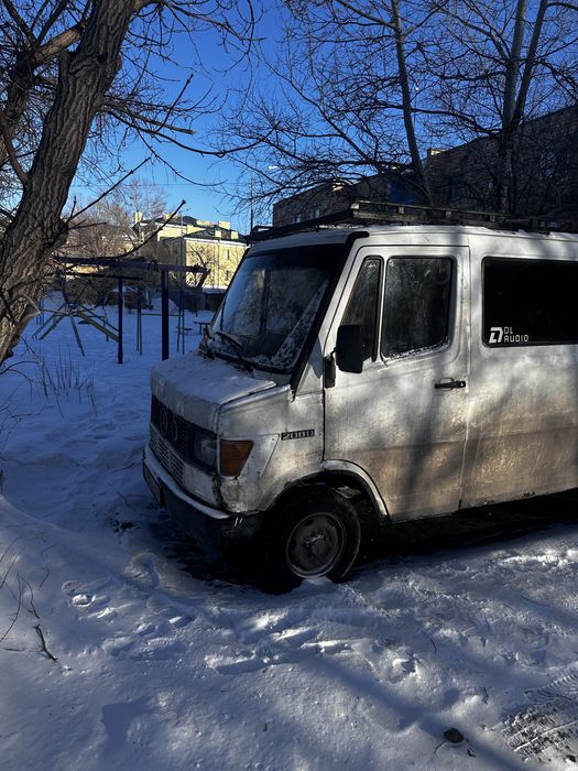 Mercedes - Benz 208D