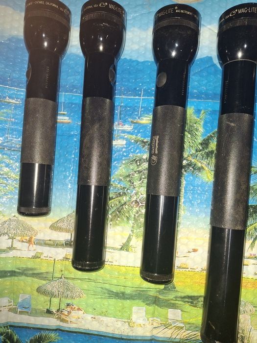 VANZARE  lanterne MAGLITE originale  ,  led ,5,4,3,2 baterii.