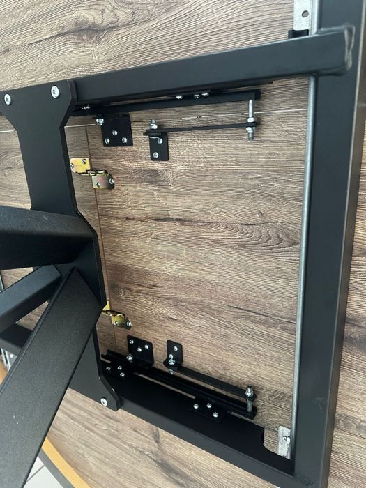 Стол куханный в идиальном состоянии