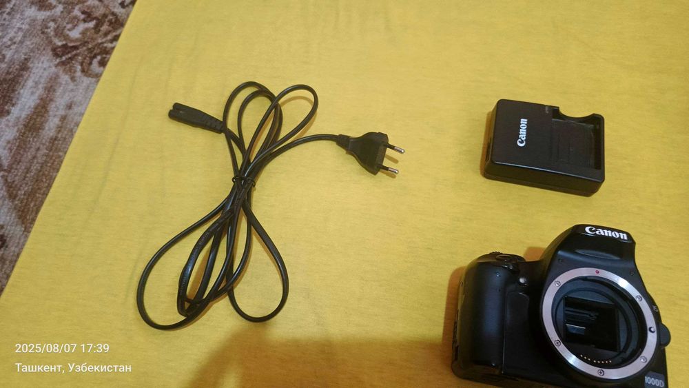 Фотоаппарат Canon 1000 D
