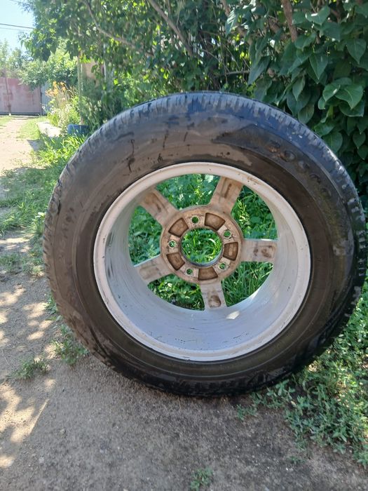 Шины с дисками на ниву