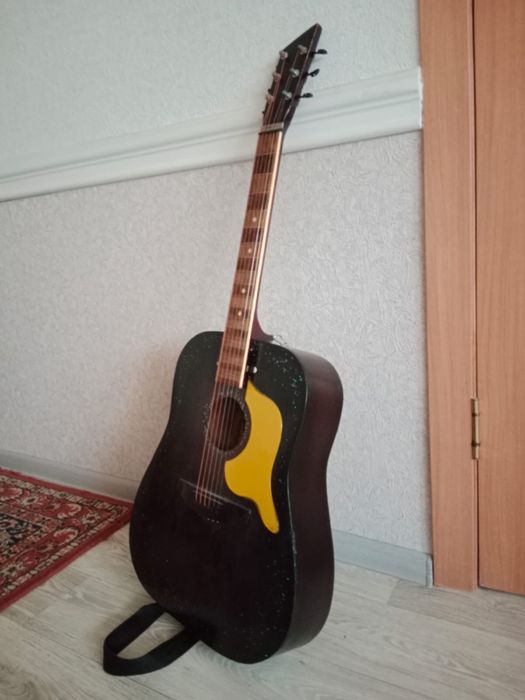 Продам акустическую гитару