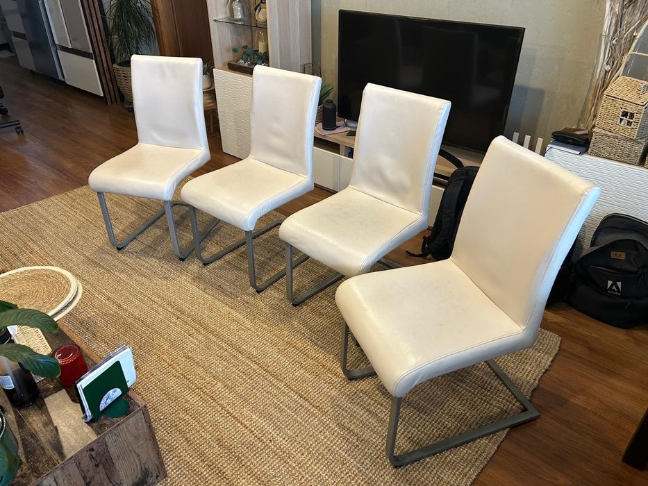 Vand masa cu 4 scaune pentru living/bucatarie