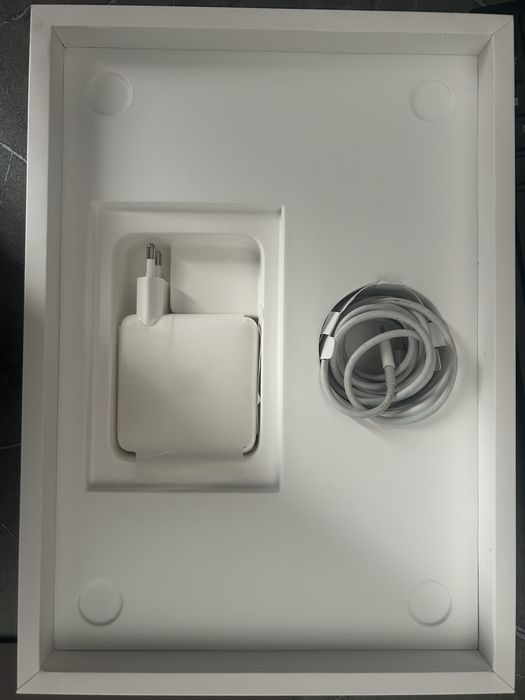 Macbook pro m1 13 inch full box 8/256