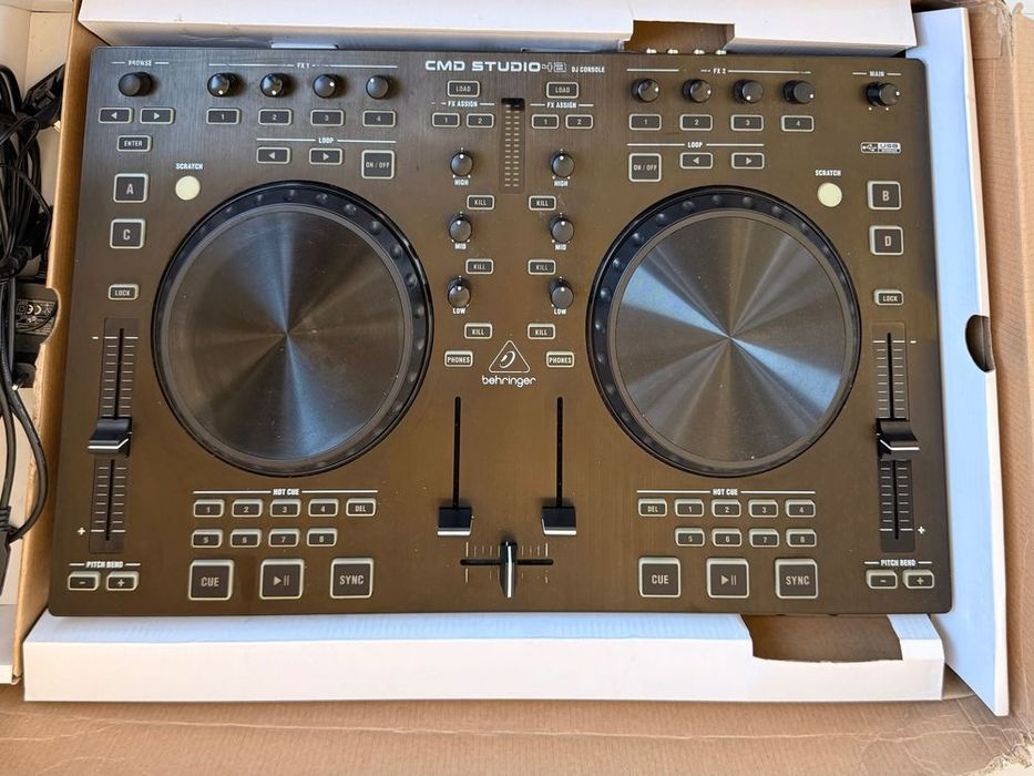 DJ Контролер Behringer CMD Studio 4A